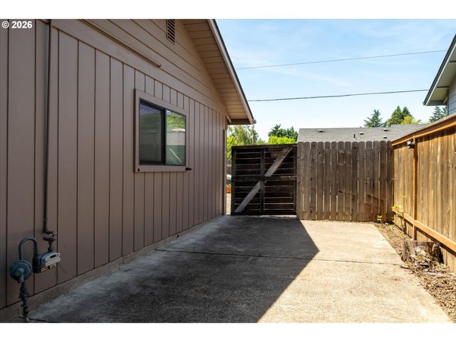 3820 KENDRA St, Eugene, OR 97404