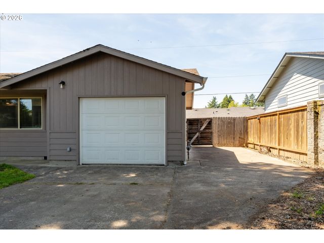 3820 KENDRA St, Eugene, OR 97404