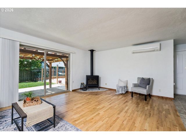 3820 KENDRA St, Eugene, OR 97404