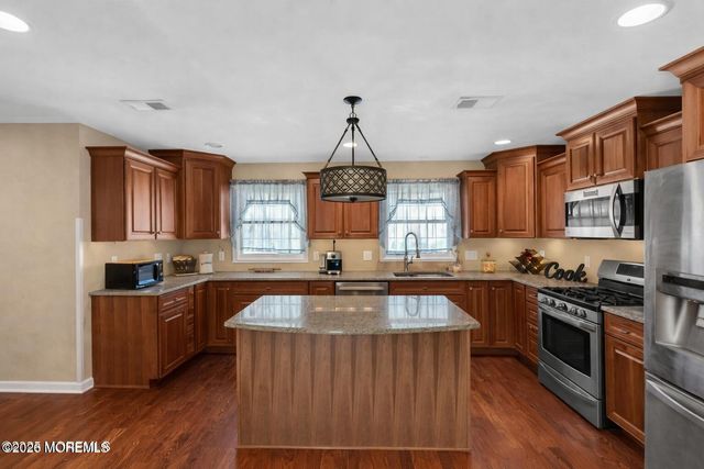 237 Rodman Court, Eatontown, NJ 07724