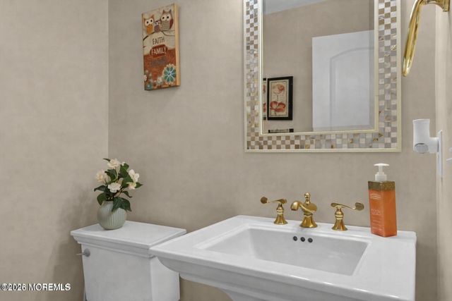 237 Rodman Court, Eatontown, NJ 07724