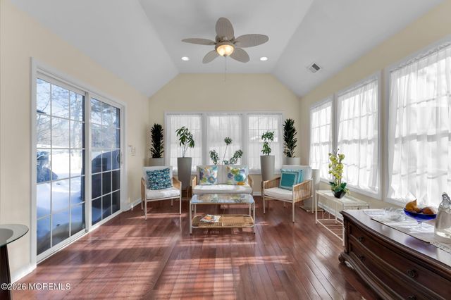 237 Rodman Court, Eatontown, NJ 07724