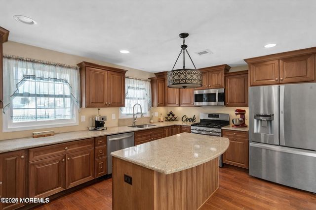 237 Rodman Court, Eatontown, NJ 07724