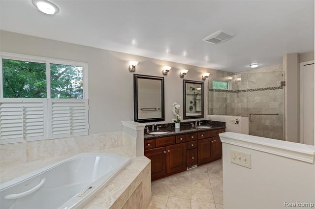 2937 Waterloo Drive, Troy, MI 48084