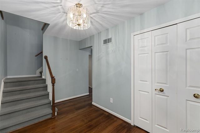 2937 Waterloo Drive, Troy, MI 48084