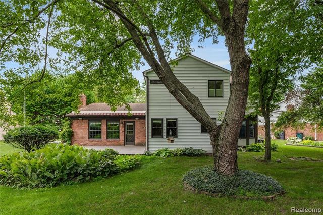 2937 Waterloo Drive, Troy, MI 48084