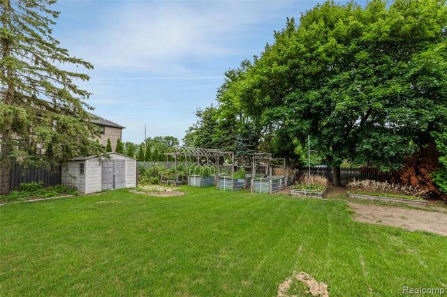 2937 Waterloo Drive, Troy, MI 48084