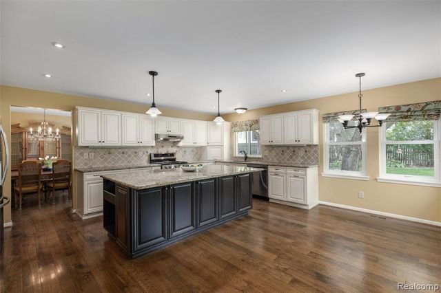 2937 Waterloo Drive, Troy, MI 48084