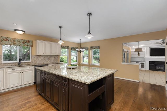 2937 Waterloo Drive, Troy, MI 48084
