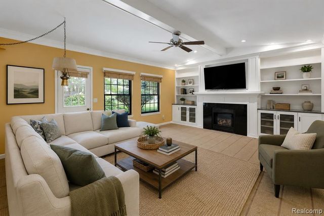 2937 Waterloo Drive, Troy, MI 48084
