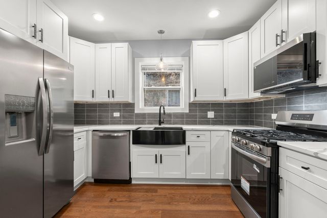 5542 W 64th Street, Chicago, IL 60638