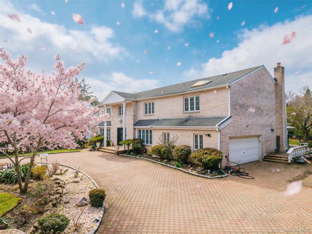 117 Plainview Road, Woodbury, NY 11797