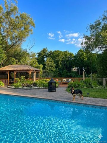 117 Plainview Road, Woodbury, NY 11797