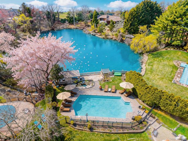 117 Plainview Road, Woodbury, NY 11797