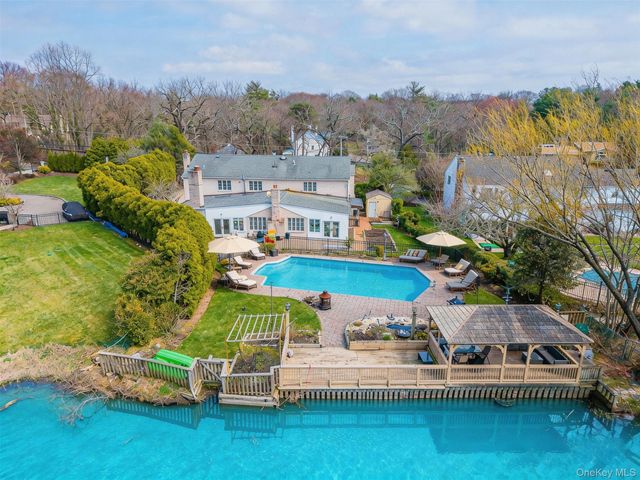 117 Plainview Road, Woodbury, NY 11797