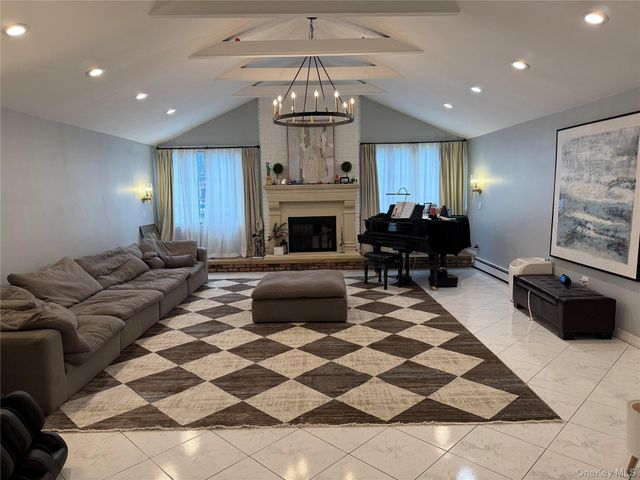 117 Plainview Road, Woodbury, NY 11797