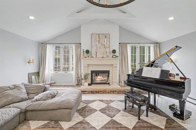 117 Plainview Road, Woodbury, NY 11797