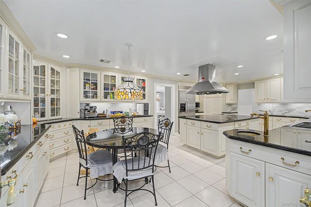 117 Plainview Road, Woodbury, NY 11797