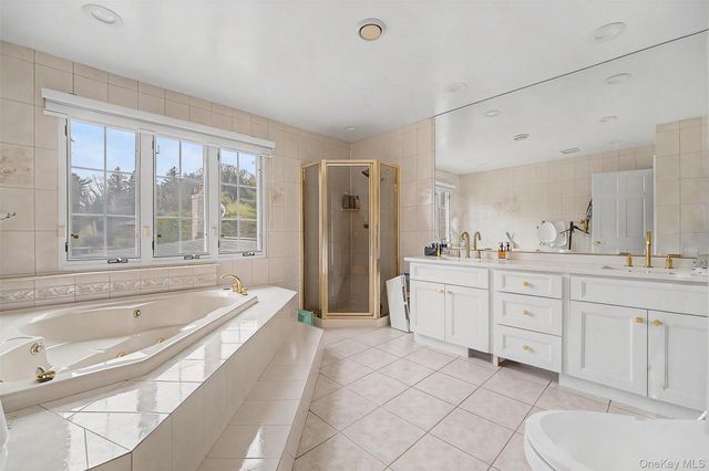 117 Plainview Road, Woodbury, NY 11797