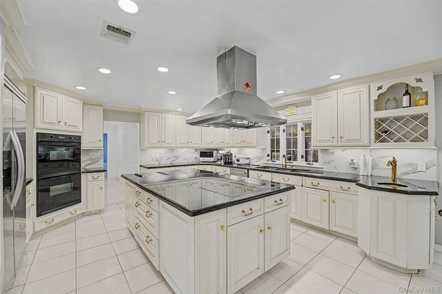 117 Plainview Road, Woodbury, NY 11797