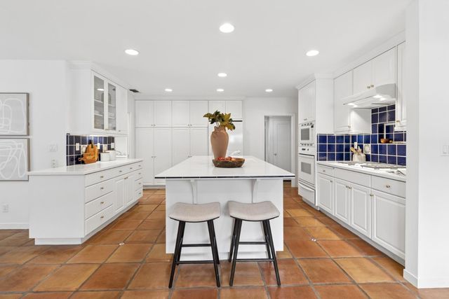 1330 Robertson Way, Sacramento, CA 95818