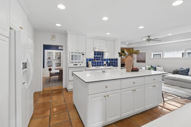 1330 Robertson Way, Sacramento, CA 95818