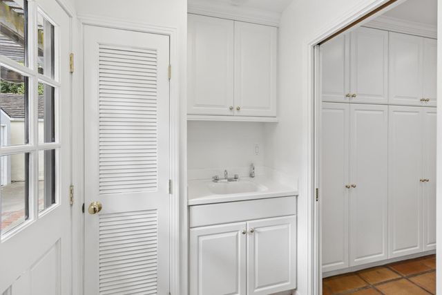 1330 Robertson Way, Sacramento, CA 95818