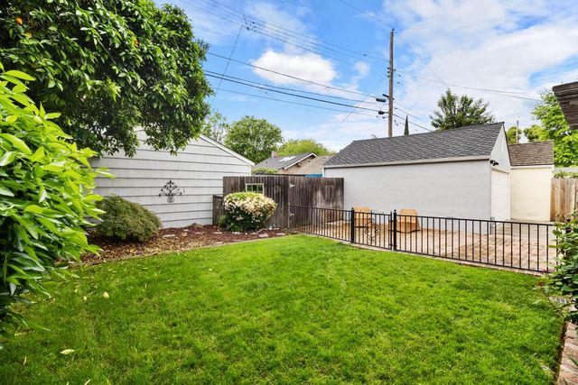 1330 Robertson Way, Sacramento, CA 95818