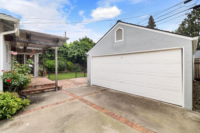 1330 Robertson Way, Sacramento, CA 95818