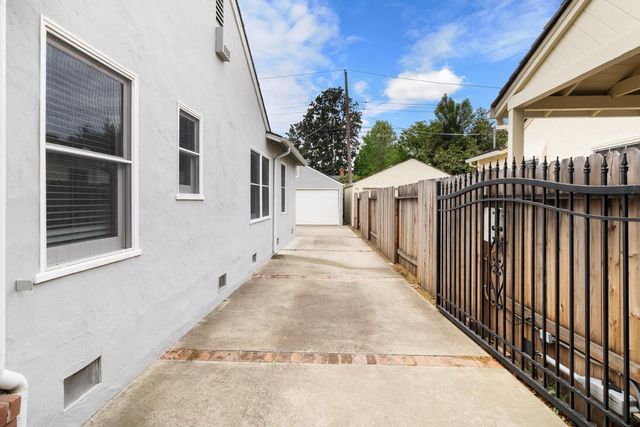 1330 Robertson Way, Sacramento, CA 95818