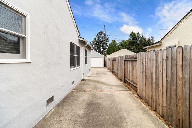 1330 Robertson Way, Sacramento, CA 95818