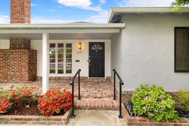 1330 Robertson Way, Sacramento, CA 95818