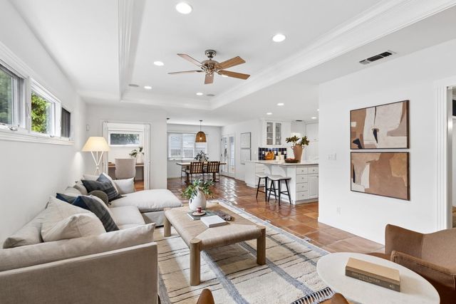 1330 Robertson Way, Sacramento, CA 95818