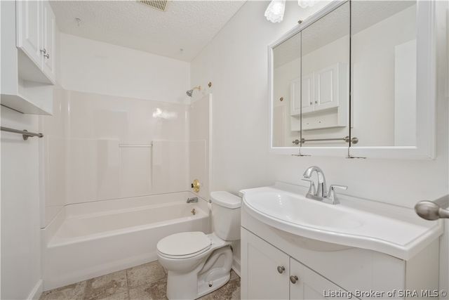 3162 Wooded Way, Jeffersonville, IN 47130