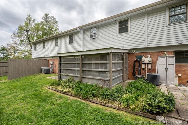 3162 Wooded Way, Jeffersonville, IN 47130