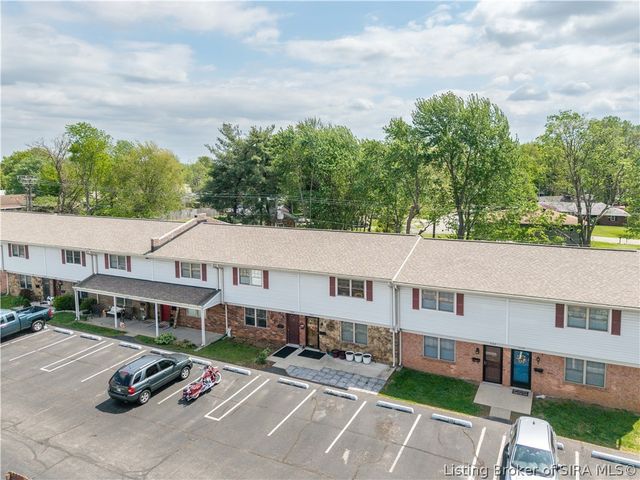3162 Wooded Way, Jeffersonville, IN 47130