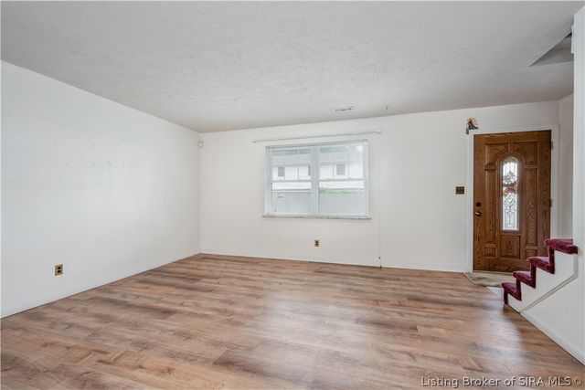 3162 Wooded Way, Jeffersonville, IN 47130