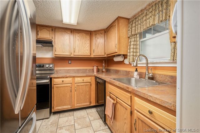 3162 Wooded Way, Jeffersonville, IN 47130