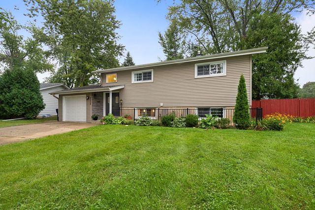 2209 Kingston Road, Waukegan, IL 60087
