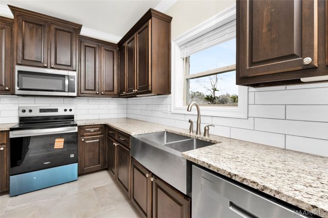 868 Brookwood Drive, Wetumpka, AL 36093