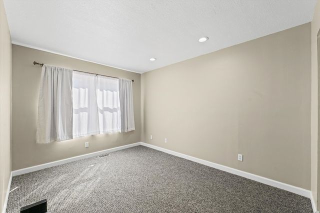 1019 Pheasant Circle, Savoy, IL 61874