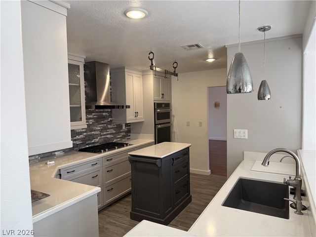 8113 Spanish Peak Avenue, Las Vegas, NV 89128