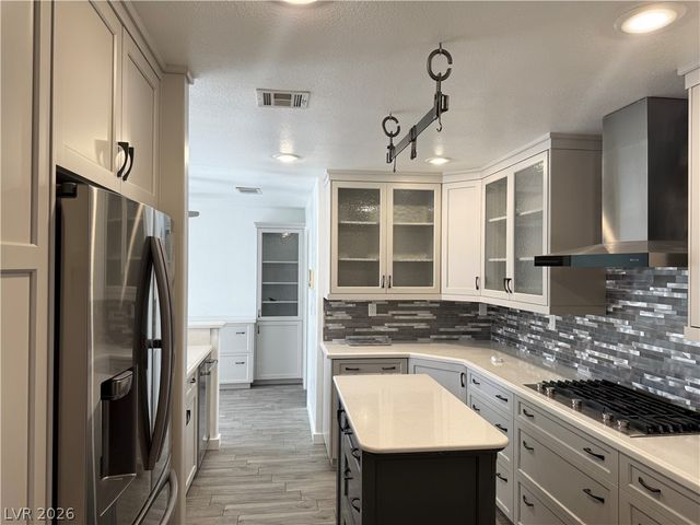 8113 Spanish Peak Avenue, Las Vegas, NV 89128