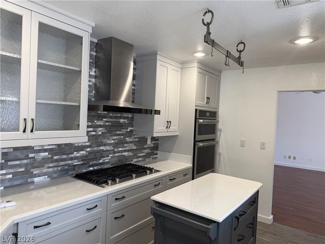 8113 Spanish Peak Avenue, Las Vegas, NV 89128