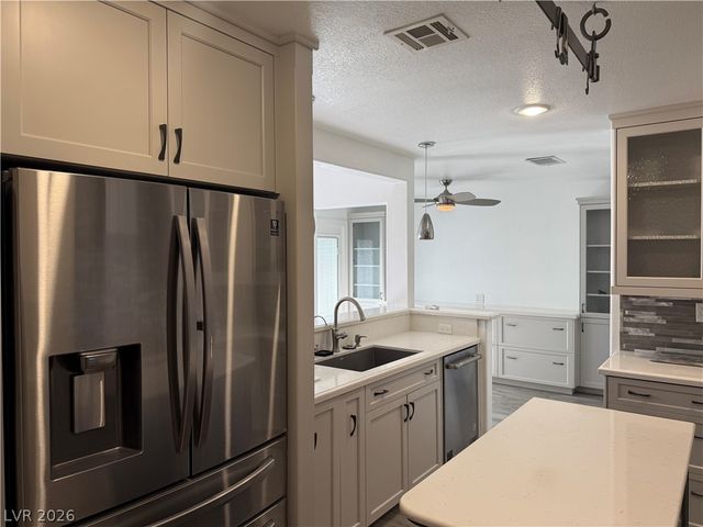 8113 Spanish Peak Avenue, Las Vegas, NV 89128