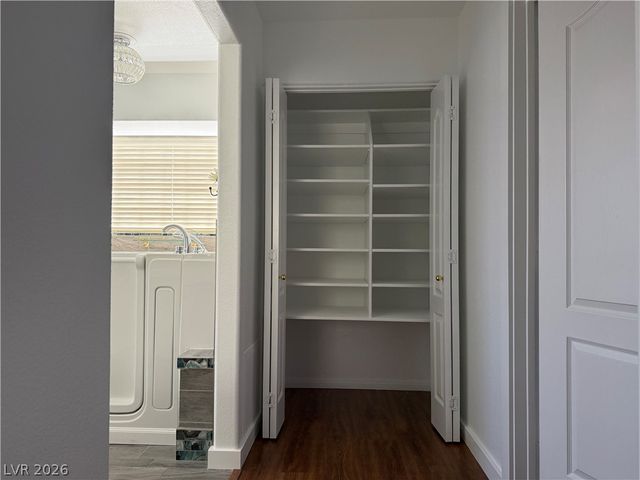 8113 Spanish Peak Avenue, Las Vegas, NV 89128