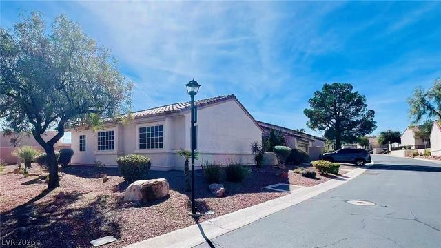 8113 Spanish Peak Avenue, Las Vegas, NV 89128