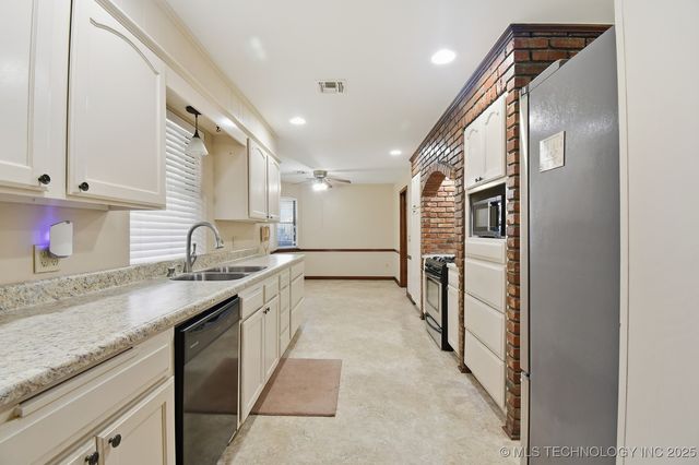 6526 S 111th East Avenue, Tulsa, OK 74133