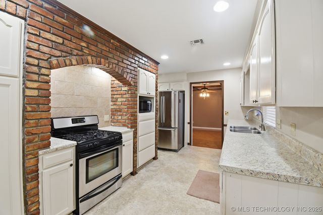 6526 S 111th East Avenue, Tulsa, OK 74133