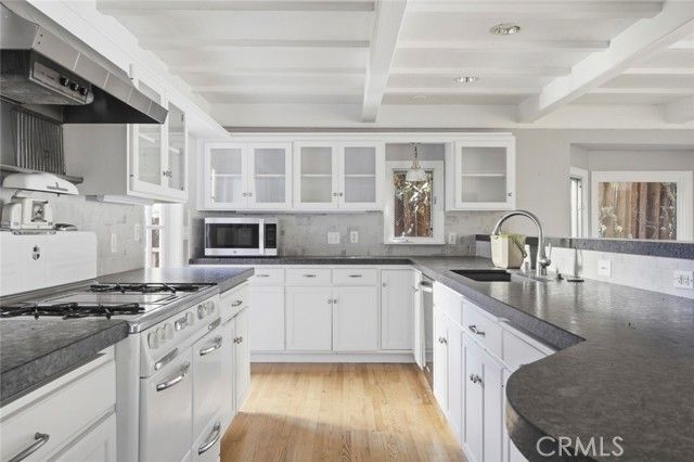 3320 Hill, San Diego, CA 92106